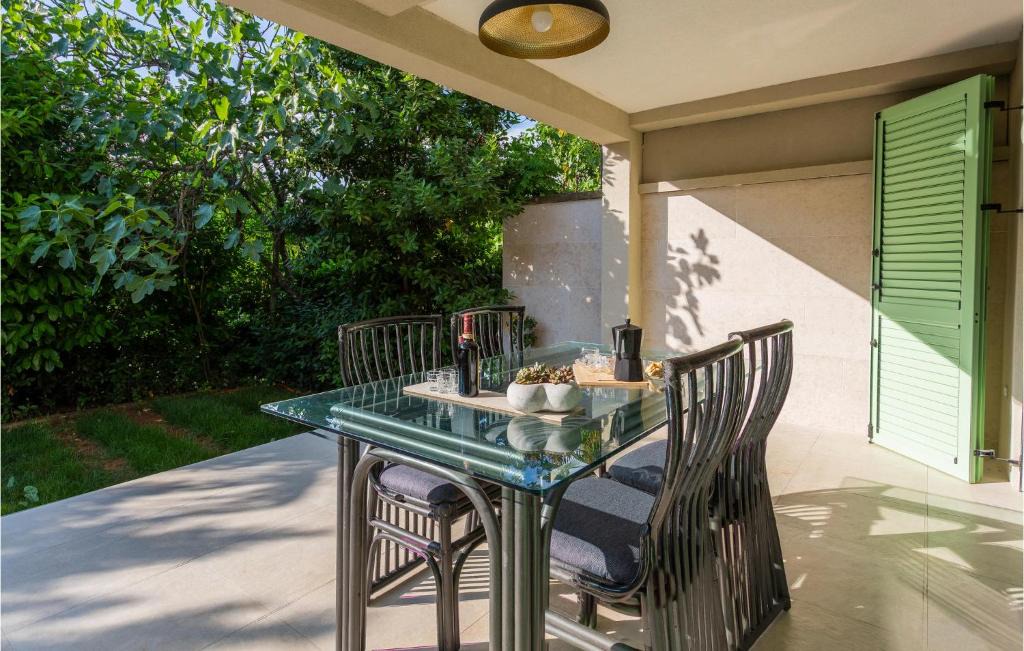 Bogovici Apartment | 1 Bedroom Awesome Apartment In Bogovici