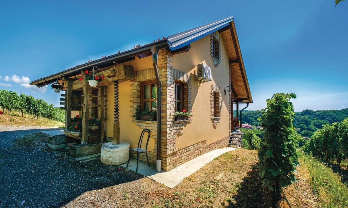Sveti Ivan Zelina House | 1 bedroom awesome home in Hrnjanec