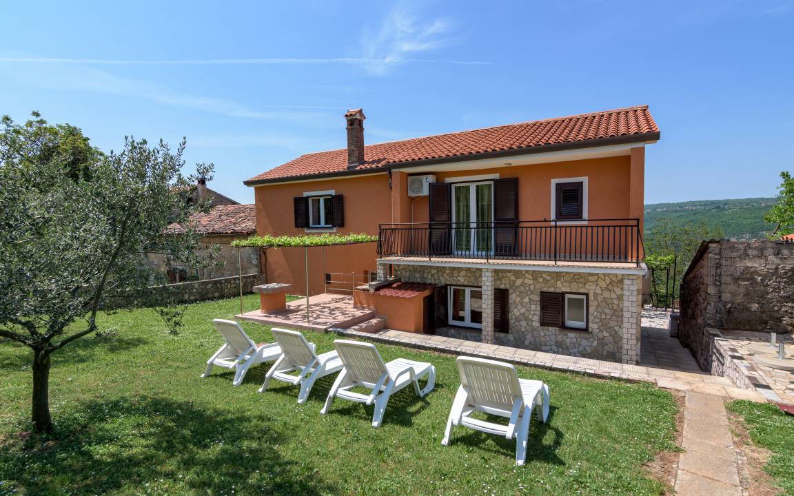Martinski House | 100 m² House ∙ 2 bedrooms ∙ 6 guests