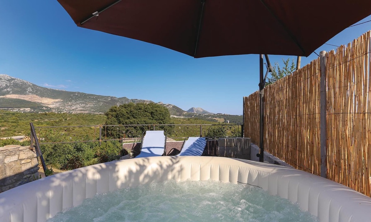 Solin House | 2 bedroom accommodation in Solin