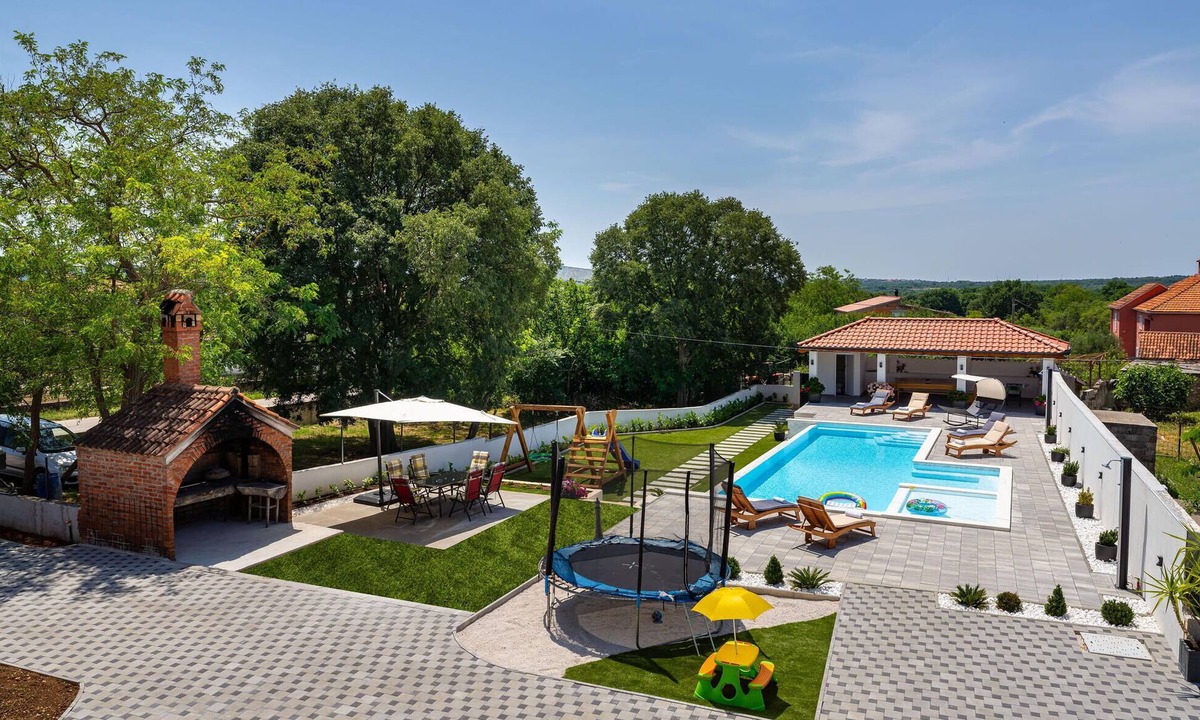 Galovac Apartment | 2 bedroom amazing apartment in Galovac