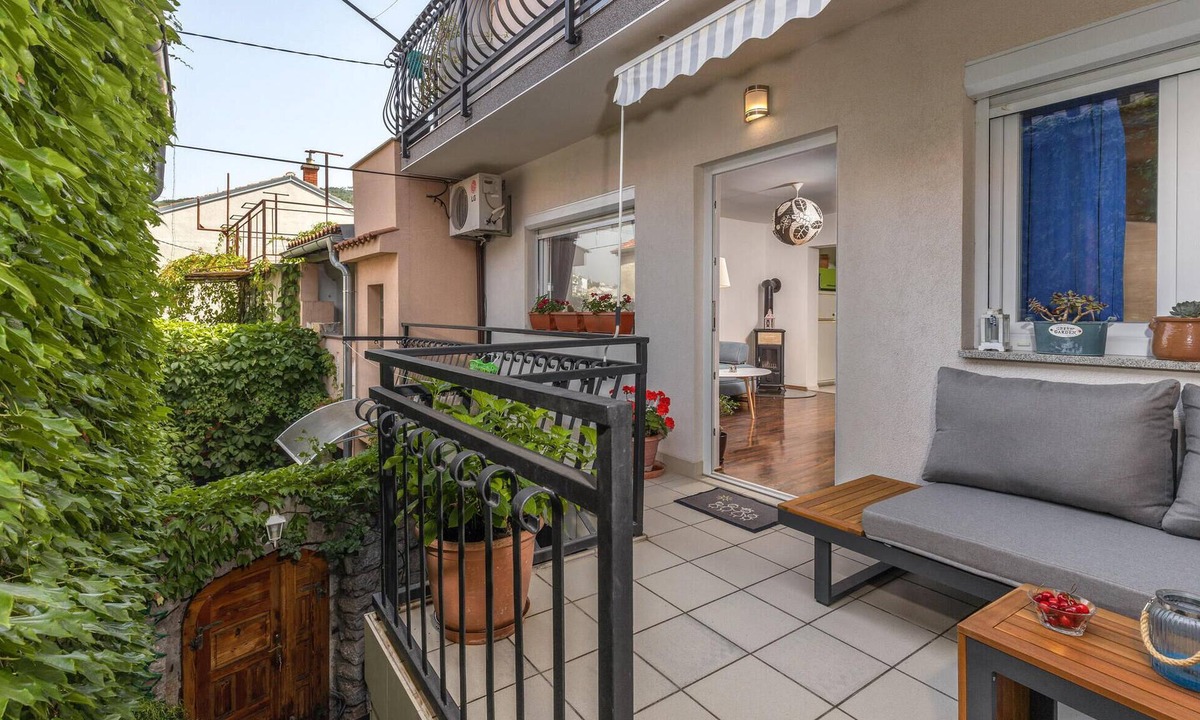 Selce Apartment | 2 bedroom amazing apartment in Selce