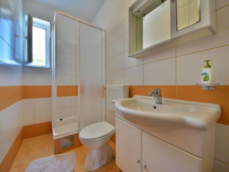 Ribarica Apartment | 2 bedroom Apartment, sleeps 4 in Karlobag with Pool, Air Con and WiFi