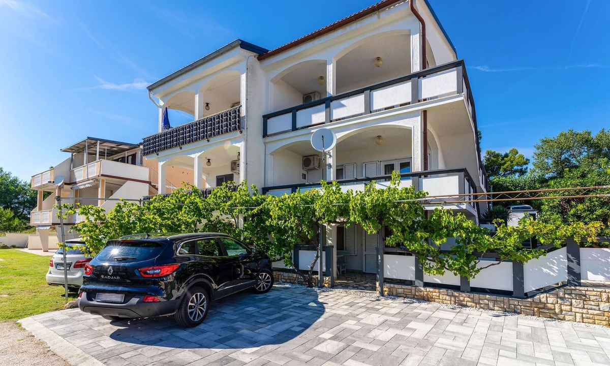 Rtina Apartment | 2 bedroom beach front apartment in Rtina