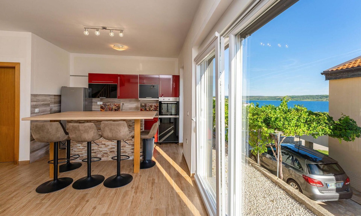 Rtina Apartment | 2 bedroom beach front apartment in Rtina