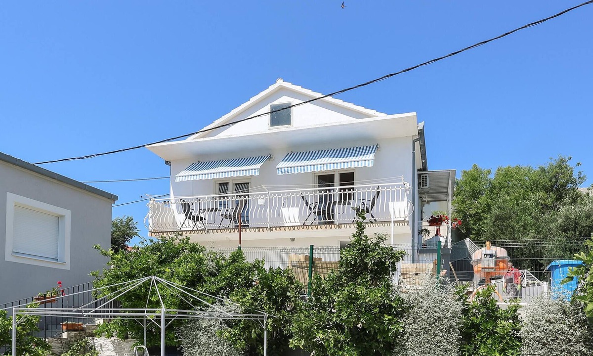 Gustirna Apartment | 2 bedroom lovely apartment in Gustirna