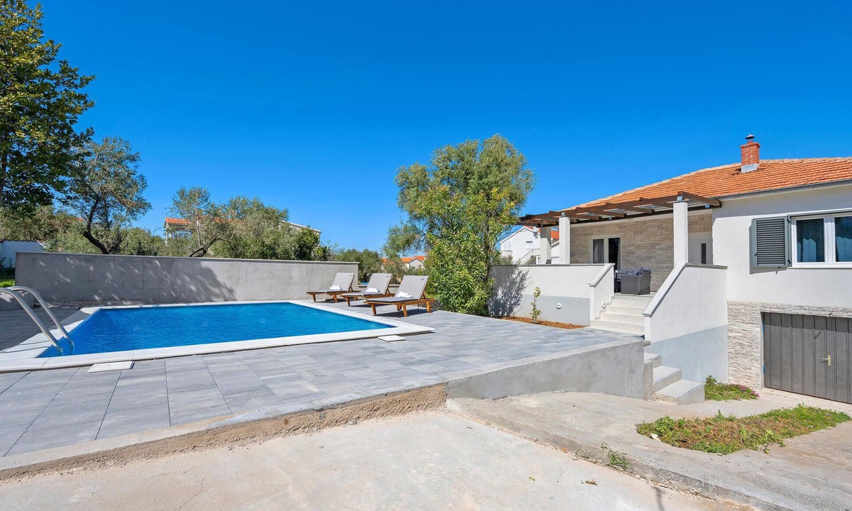 Betina House | 2 bedroom nice home in Betina