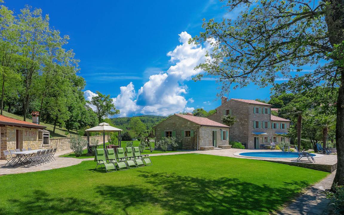 Krasica House | 240 m² House ∙ 10 bedrooms ∙ 16 guests