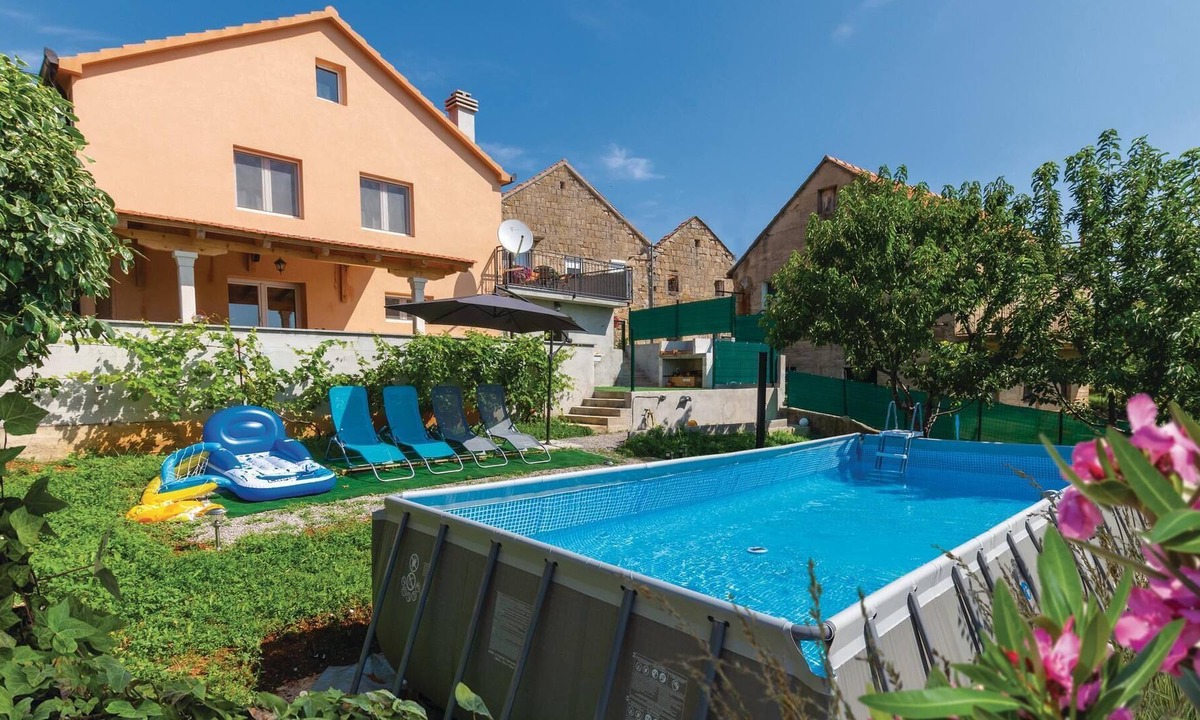 Hrvace House | 3 bedroom accommodation in Hrvace