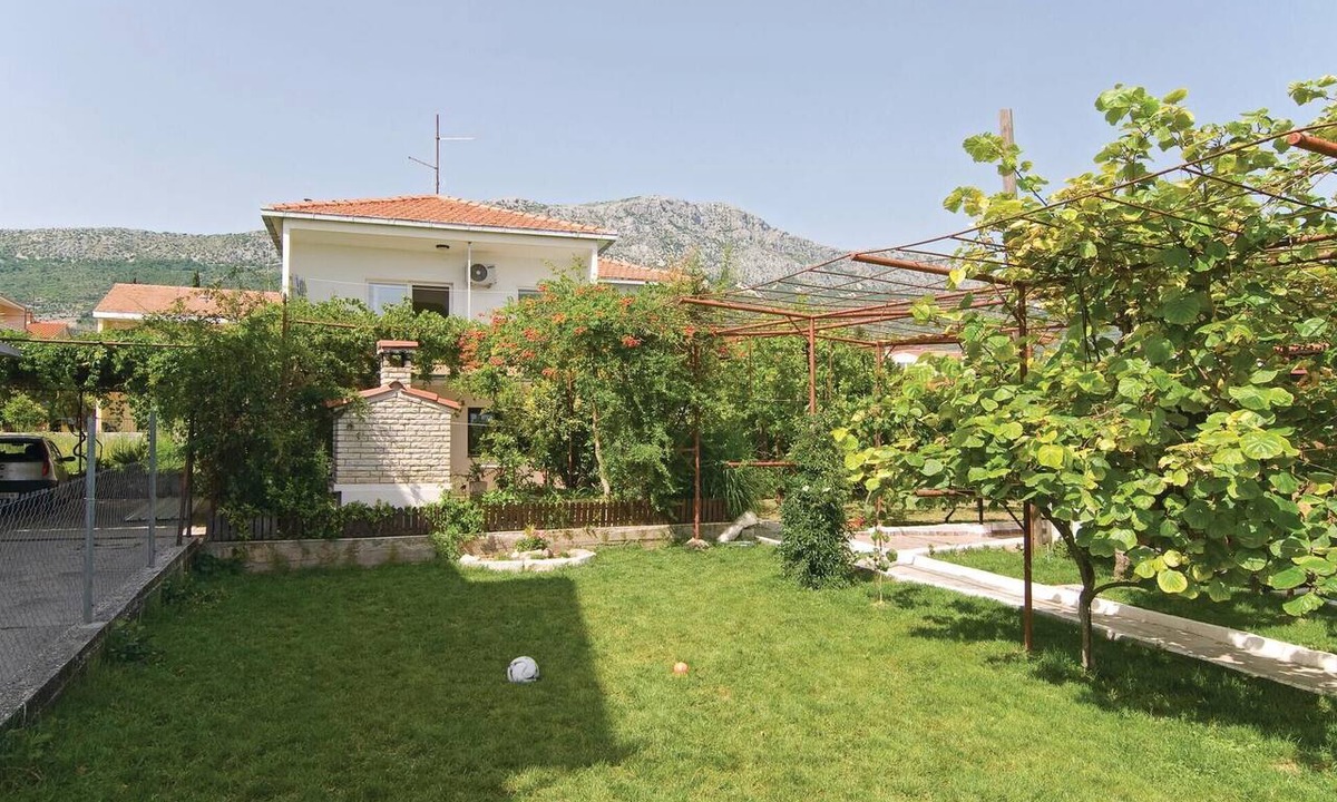 Kastel Gomilica Apartment | 3 bedroom amazing apartment in Kastel Kambelovac