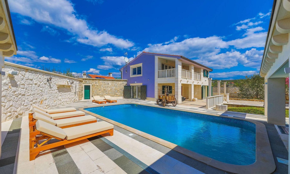 Klis House | 3 bedroom stunning home in Korusce