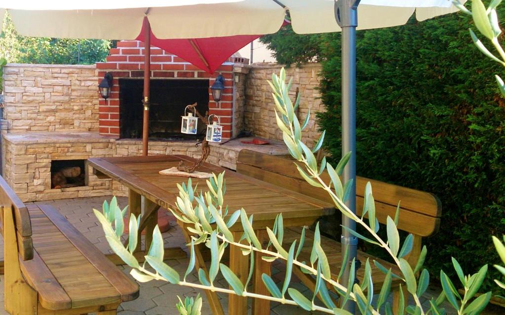 Privlaka Apartment | 3 bedrooms appartement at Privlaka 250 m away from the beach with sea view enclosed garden and wifi