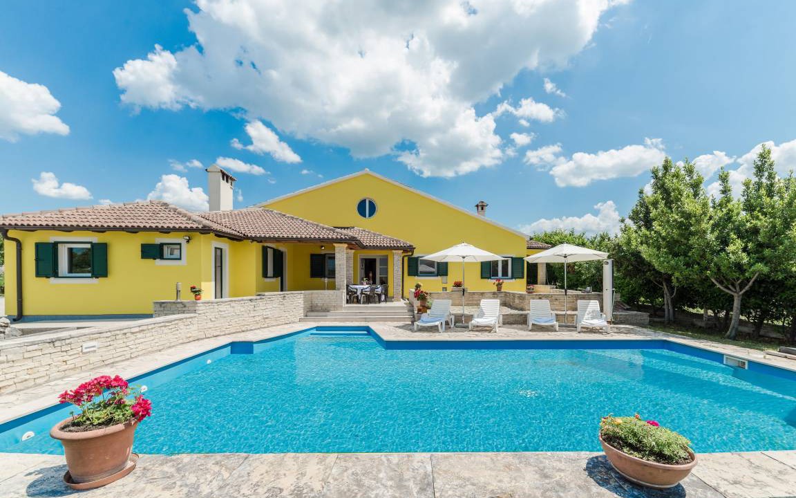 Lovinac House | 300 m² House ∙ 5 bedrooms ∙ 8 guests