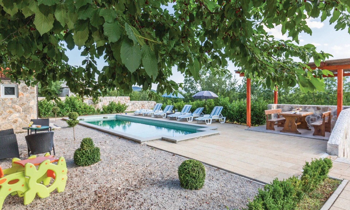 Trilj Apartment | 4 bedroom amazing apartment in Ugljane