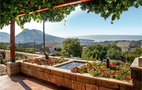 Mravince House | 4 Bedroom Cozy Home In Mravinci
