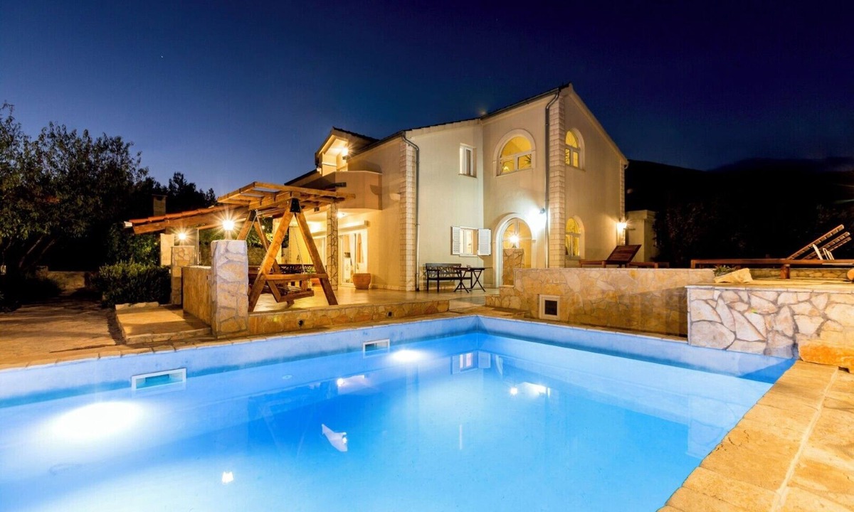 Rudine Villa | 4-bedroom villa with swimming pool, set in nature. Relax and unwind
