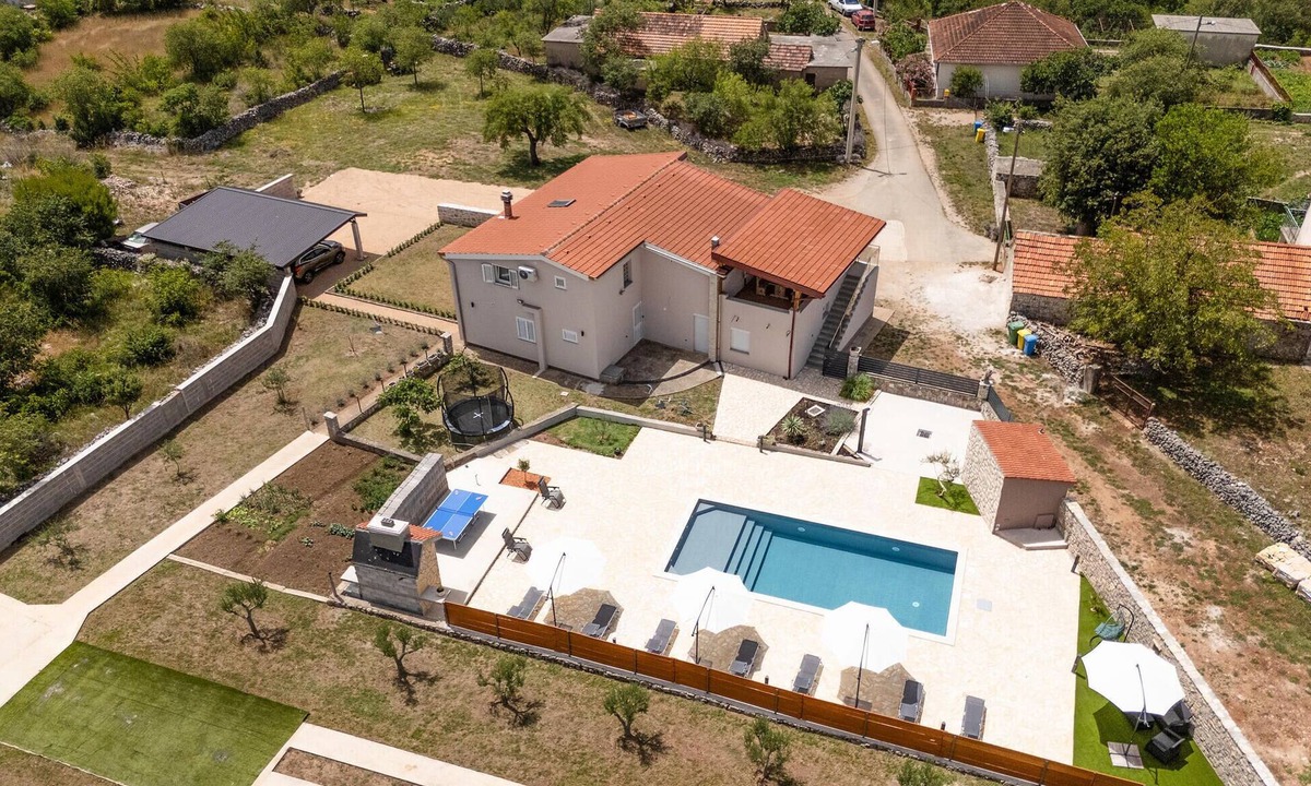 Bogatic House | 5 bedroom amazing home in Bogatic