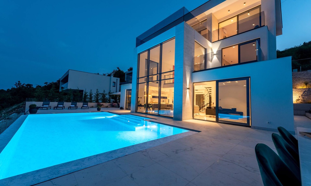 Veprinac Villa | 5 Bedroom hillside Villa with pool & stunning Sea view