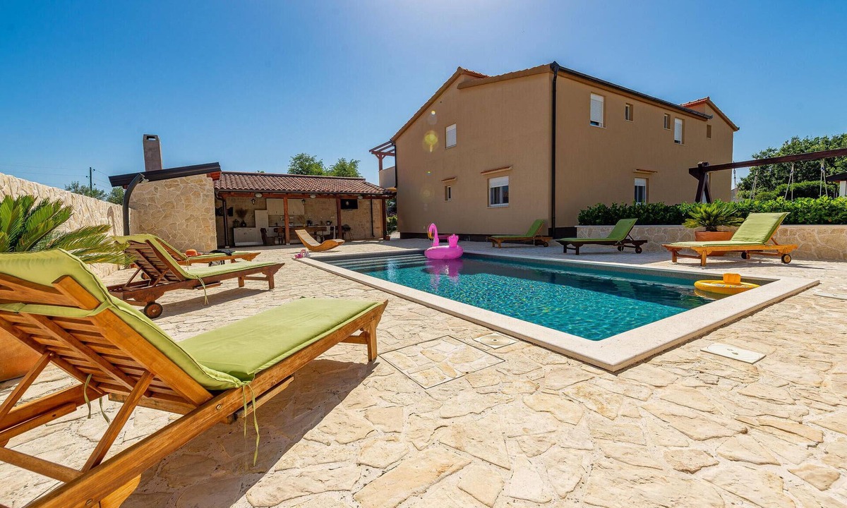 Galovac House | 6 bedroom gorgeous home in Galovac