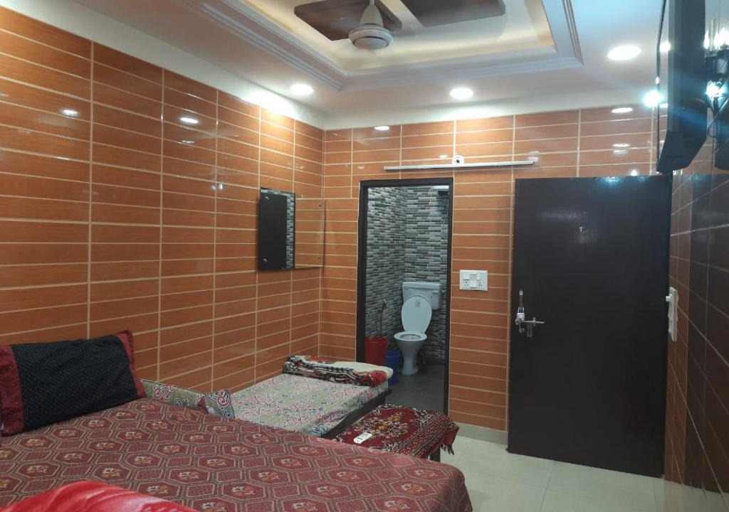 Lajpat Nagar Apartment | 92, 121, 74, 700 Foreigners place in cream location of lajpat nagar luxury apartment with fully equipped private kitchen wid gas n all utensils, fridge, Android tv, wifi and attached washroom, very safe and secure peaceful area all your sweet home