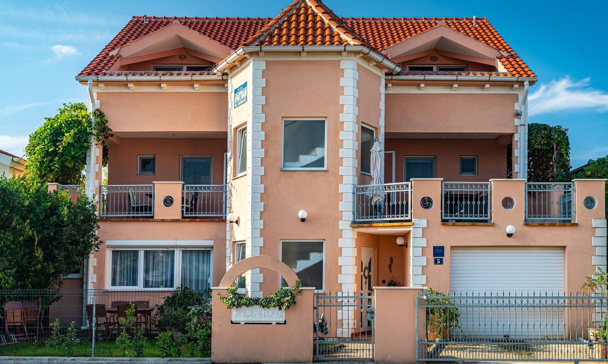 Nin Apartment | a few minutes from the gently sloping sandy beach, child-friendly, quiet, well-kept
