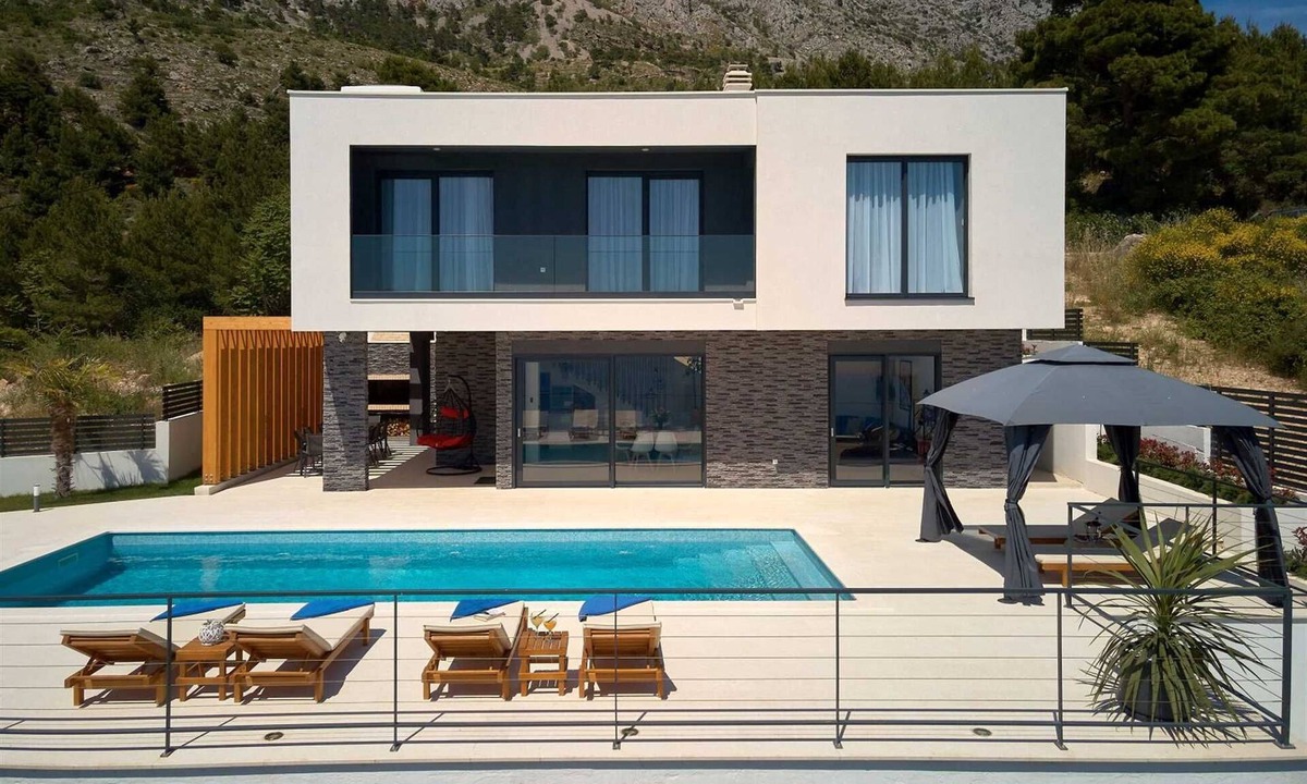 Ruskamen Villa | A modern villa with a pool and an amazing sea view