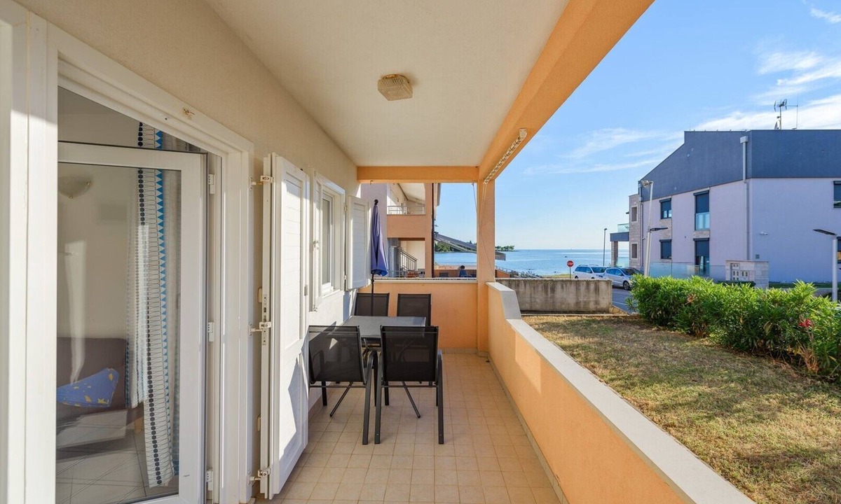 Lovrecica Apartment | A two bedroom apartment only few steps away from the beach - Sofia/Lucrezia