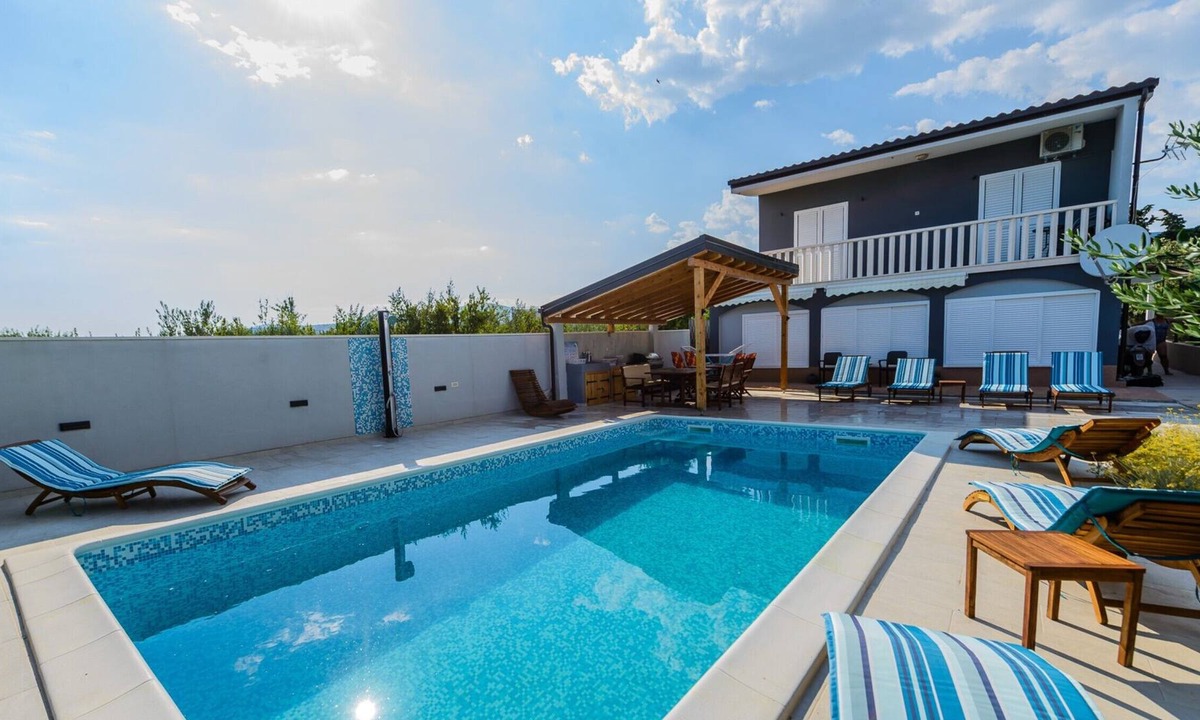 Kastel Stafilic Apartment | A1 apt with private beach, large pool, mooring...