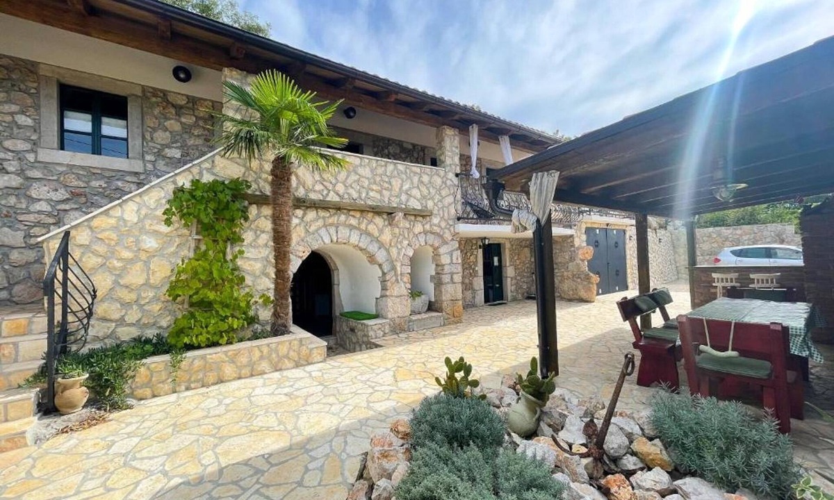 Bribir House | Adorable home with swimming pool