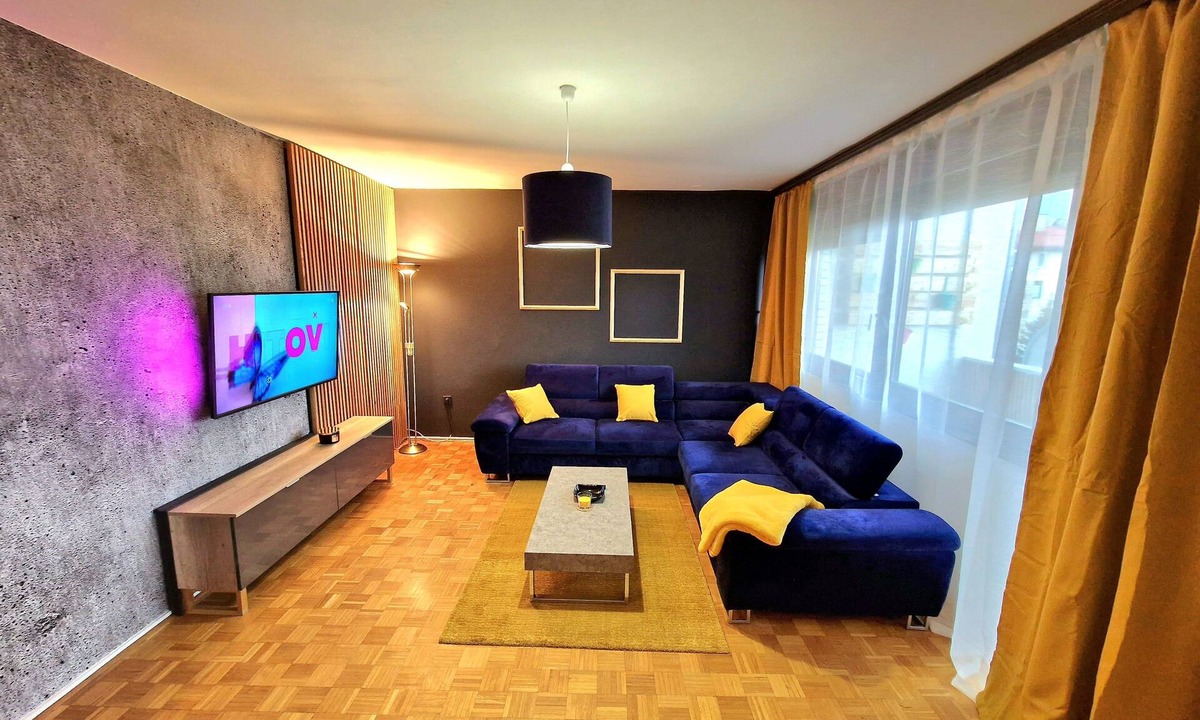 Koprivnica Apartment | Aesthetically decorated large apartment with a large balcony and two bedrooms