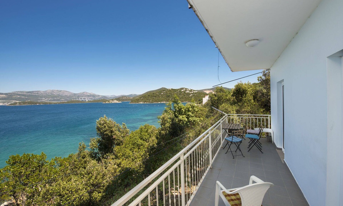 Dubrava Apartment | Alenka 2 - Beachfront apartment, 10 m from the sea