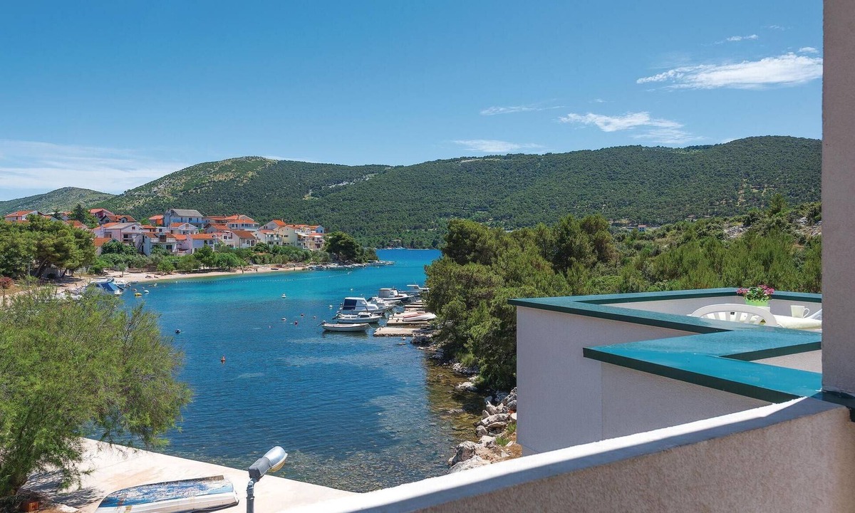 Grebastica Apartment | Amazing apartment in Grebastica