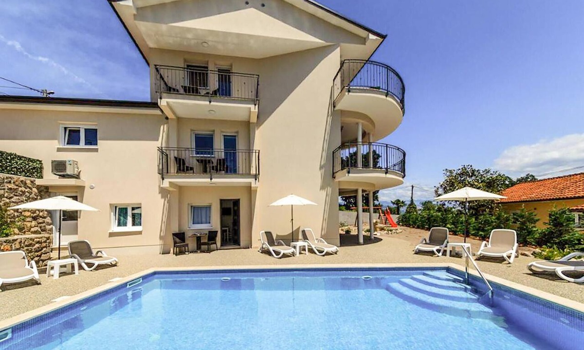 Ika Apartment | Amazing apartment in Ika with swimming pool