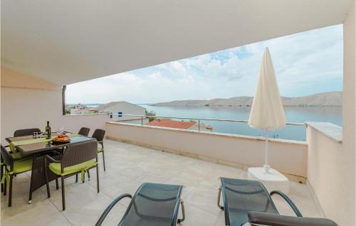 Miskovici Apartment | Amazing Apartment In Miskovici