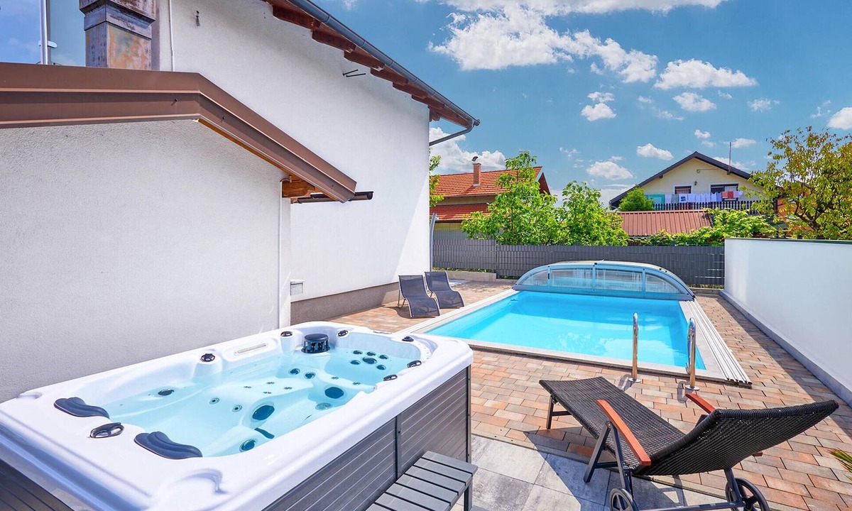 Dugo Selo House | Amazing home in Dugo Selo