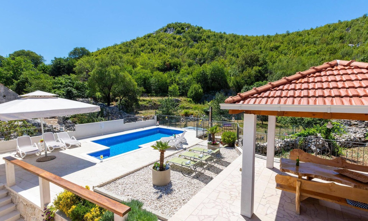 Blato na Cetini House | Amazing home in Blato na Cetini