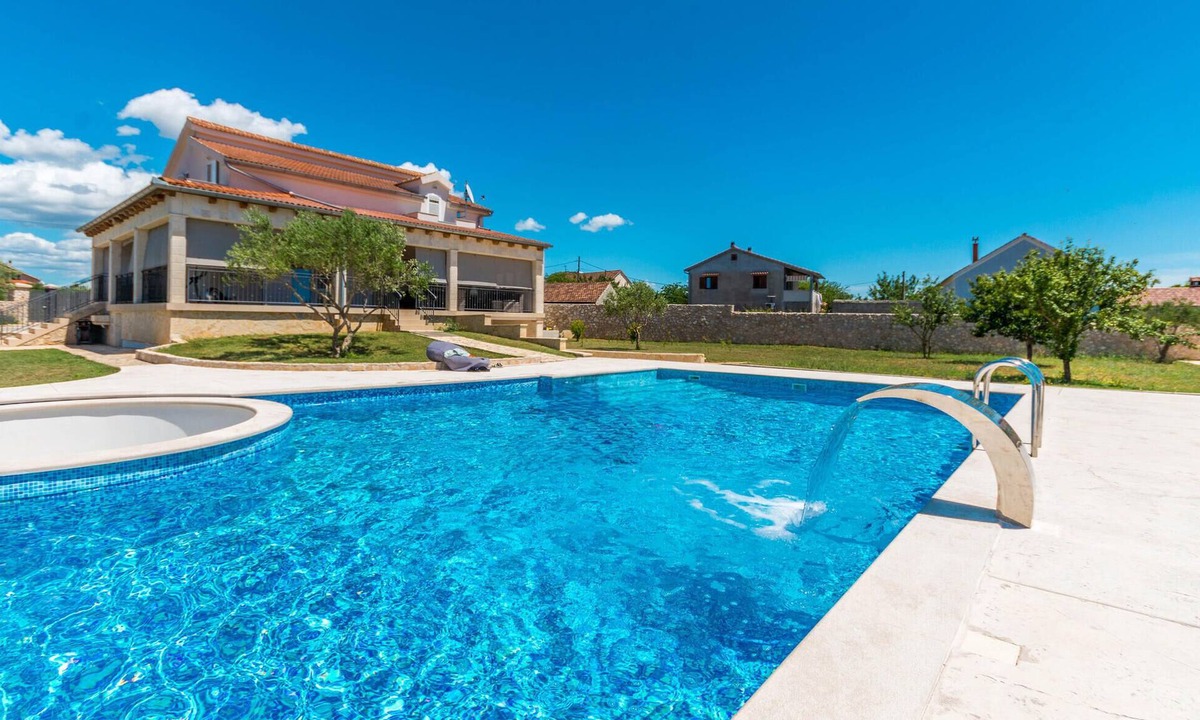 Sveti Filip i Jakov House | Amazing home in Gornje Rastane