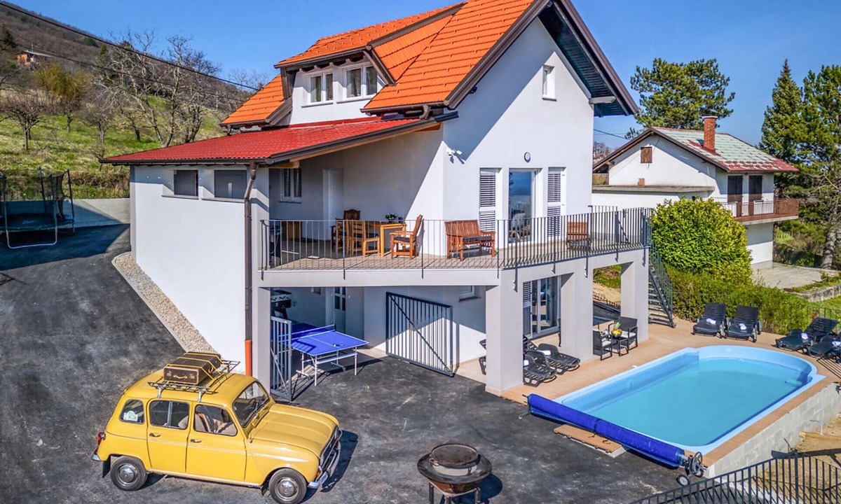 Breznik Plesivicki House | Amazing home in Jastrebarsko with sauna
