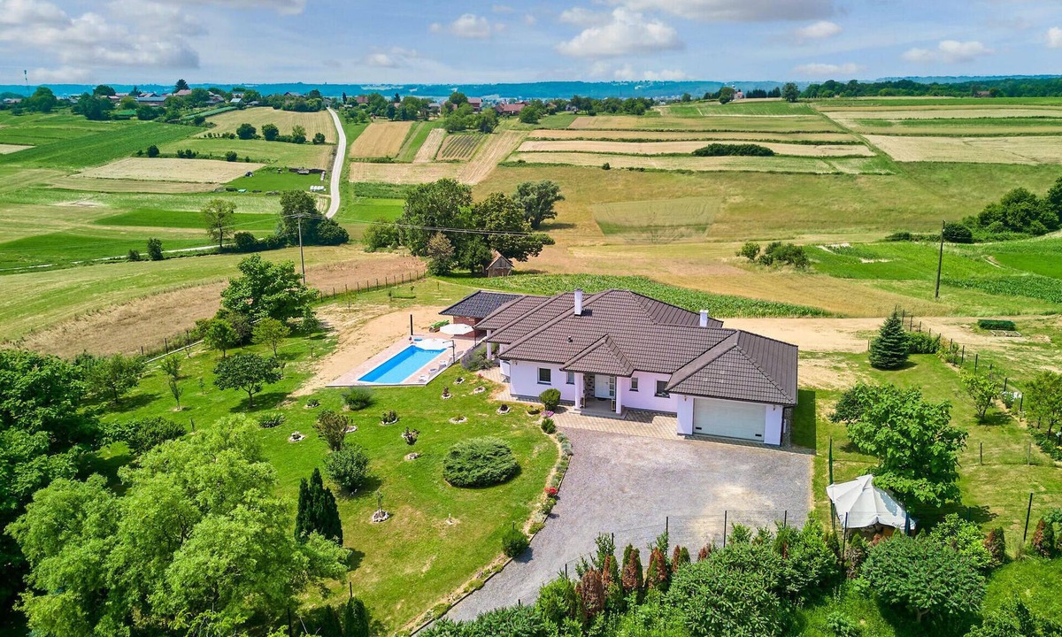Krizevci House | Amazing home in Krizevci