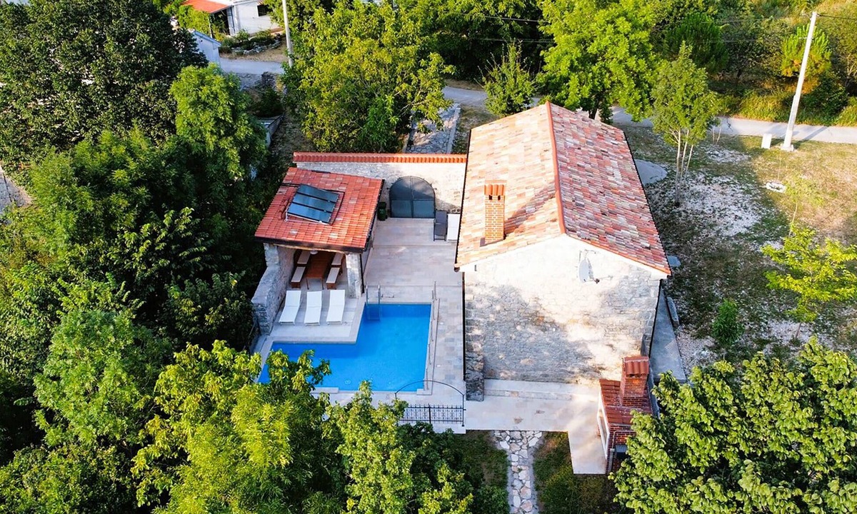 Lupoglav House | Amazing home in Lanisce