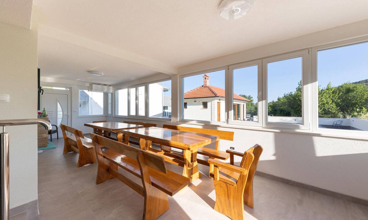 Neoric House | Amazing home in Muc Gornji
