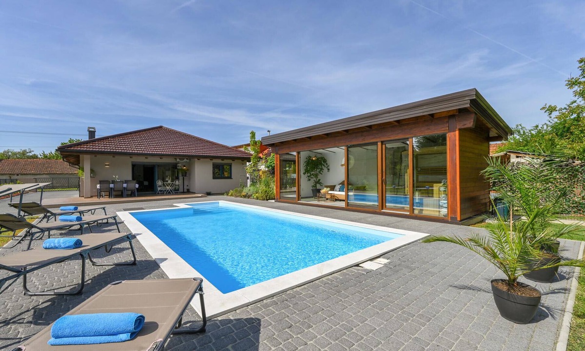 Puscine House | Amazing home in Puscine with sauna