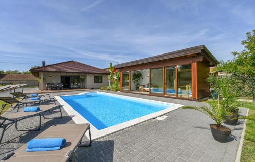 Puscine House | Amazing Home In Puscine With Sauna