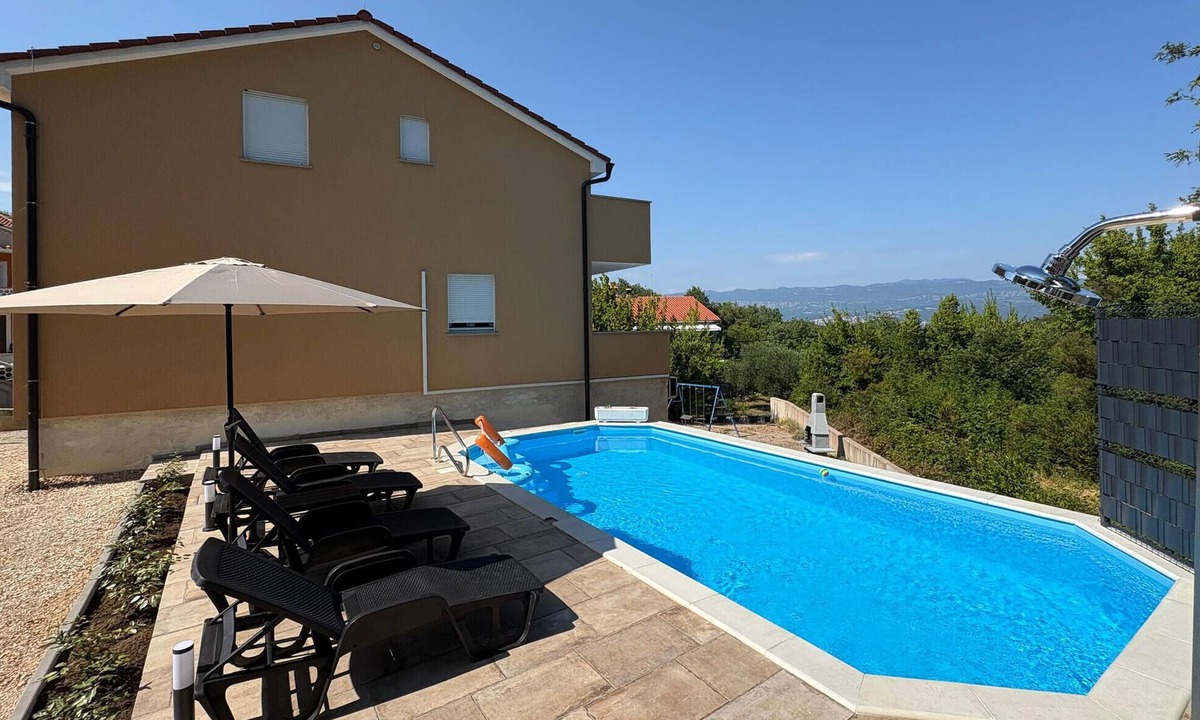 Risika House | Amazing home in Risika