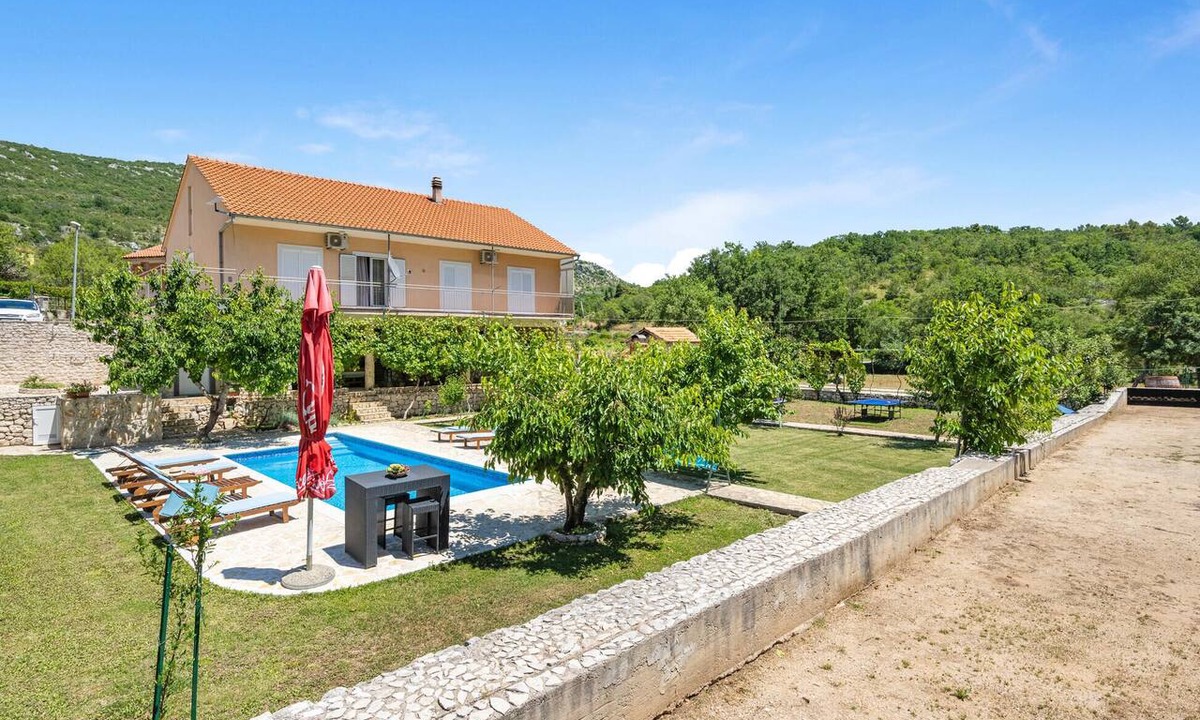 Sibenik House | Amazing home in Slivno