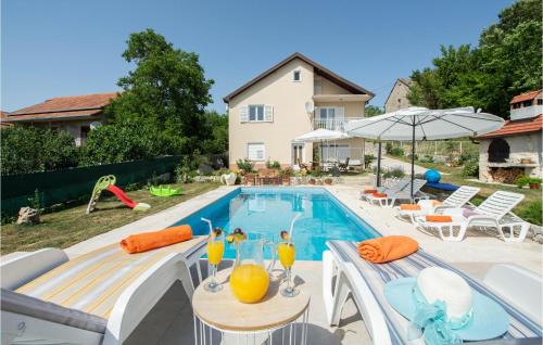 Suhac House | Amazing Home In Suhac