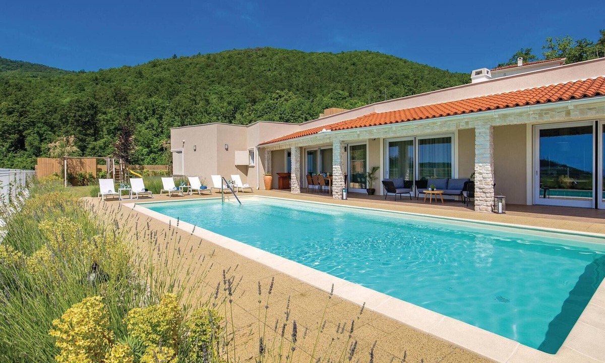 Veprinac House | Amazing home in Veprinac with sauna