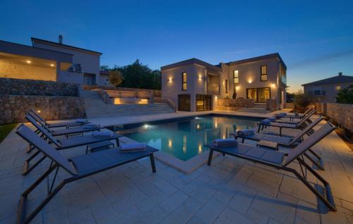 Vrh House | Amazing Home In Vrh With Sauna