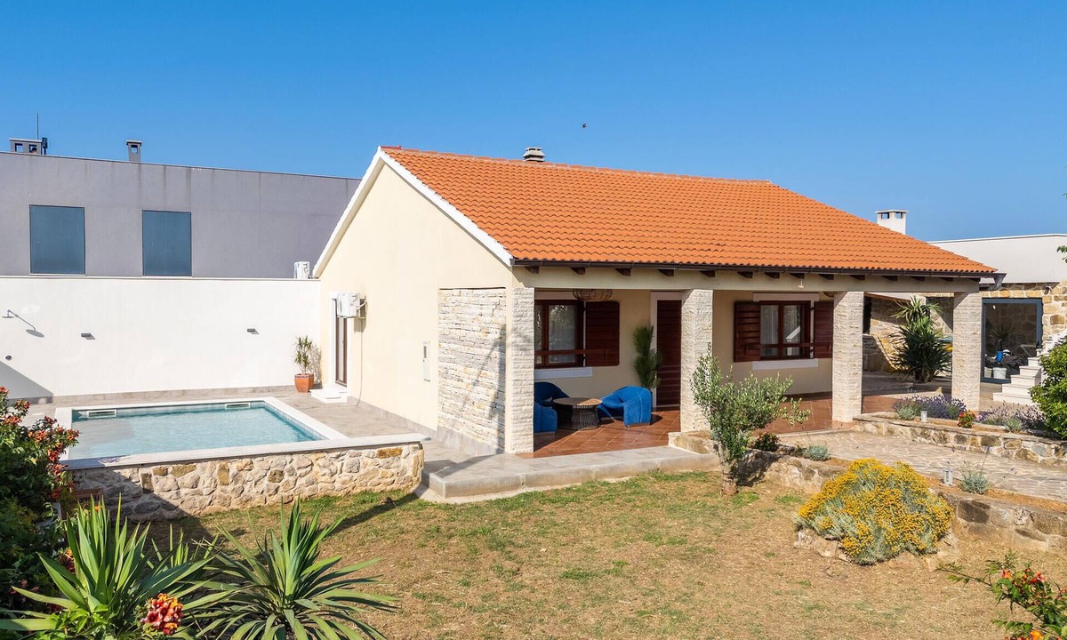 Benkovac House | Amazing home in Zagrad