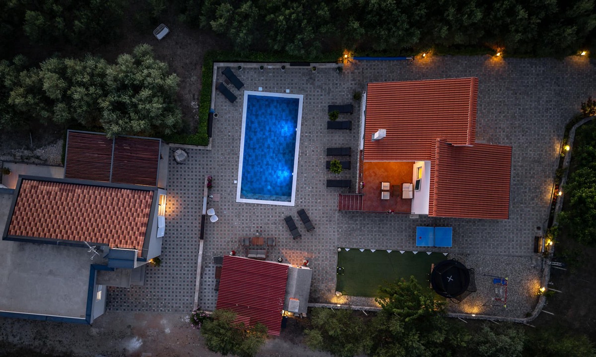 Polaca Villa | An oasis of tranquility Villa Divinus, with heated pool
